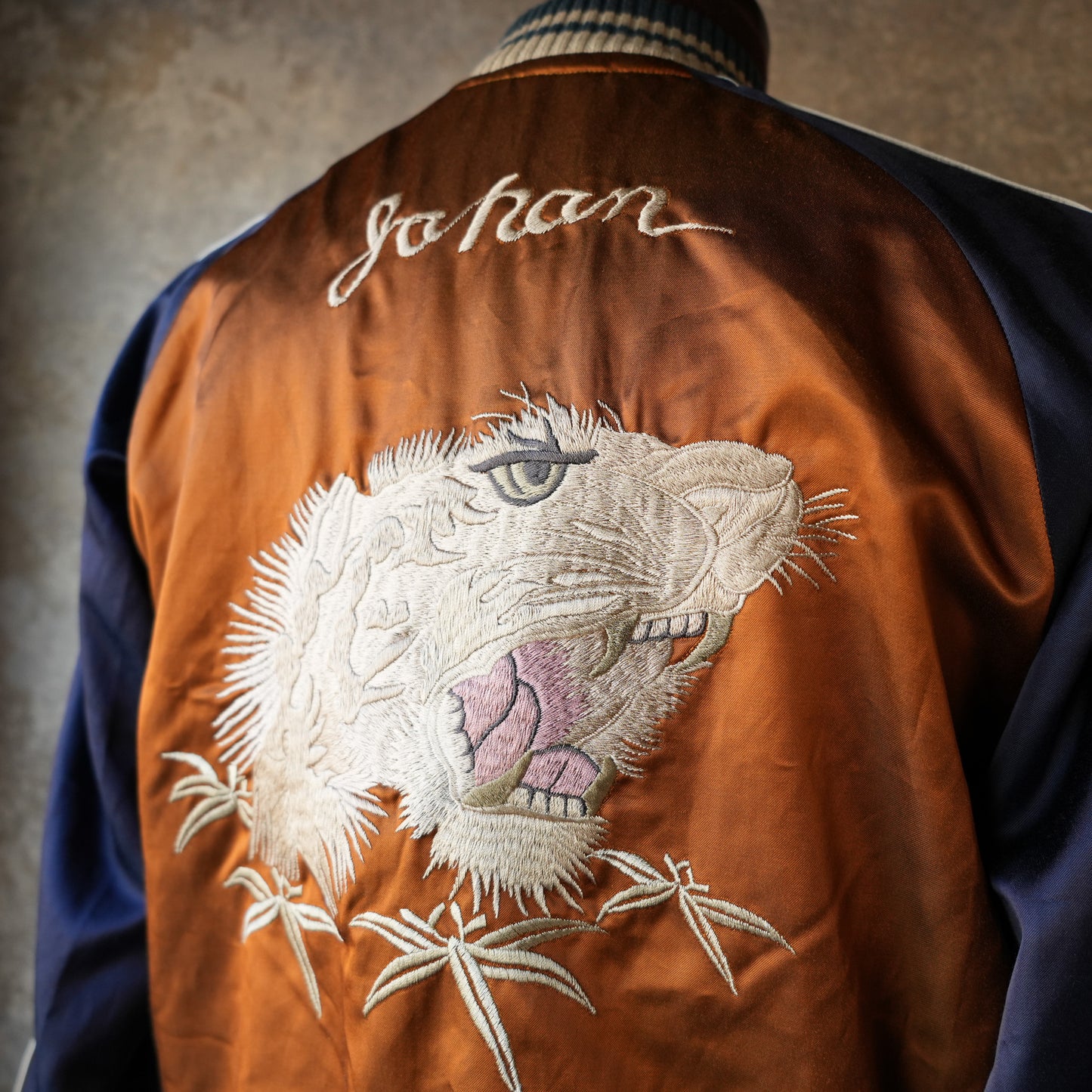 DELUXEWARE_DSJ-001_50s SOUVENIA JACKET_BLK/ORG