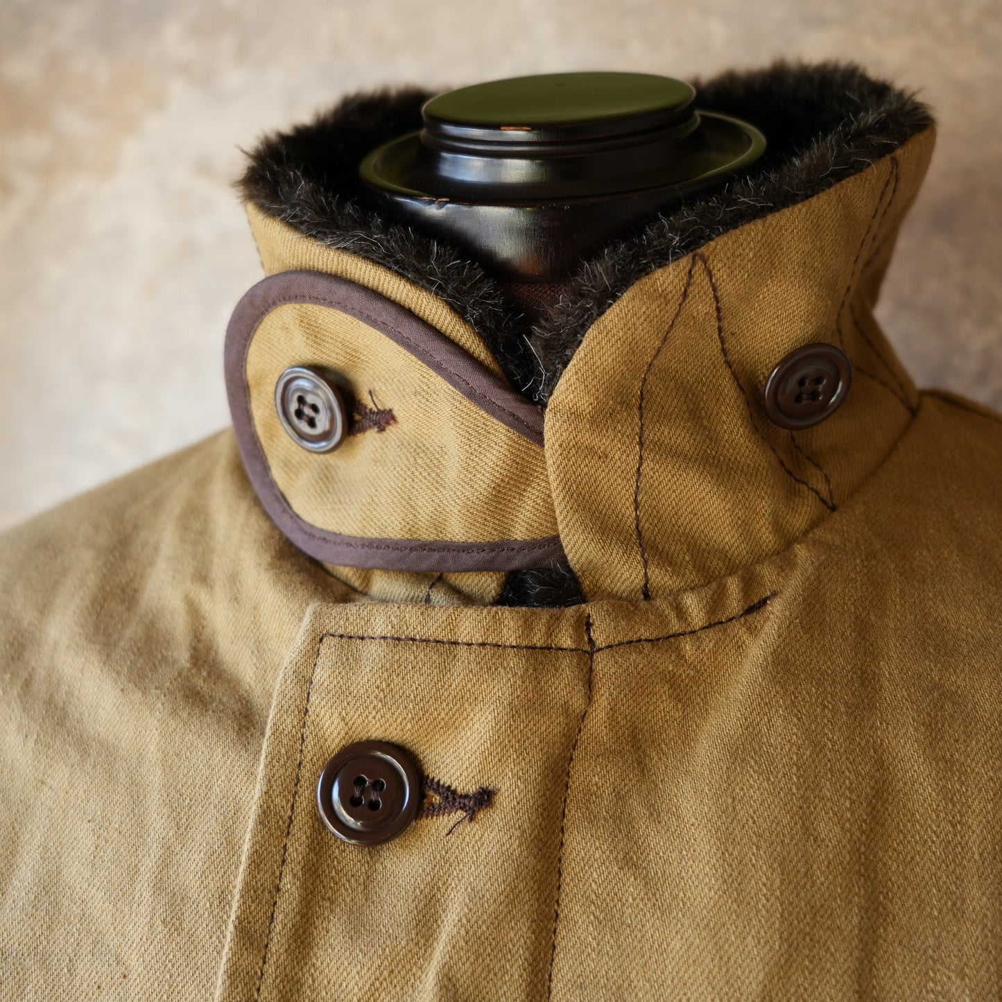 UES_915D-SH_11_2_ショート丈デッキジャケット_キャメル