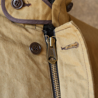 UES_915D-SH_11_2_ショート丈デッキジャケット_キャメル