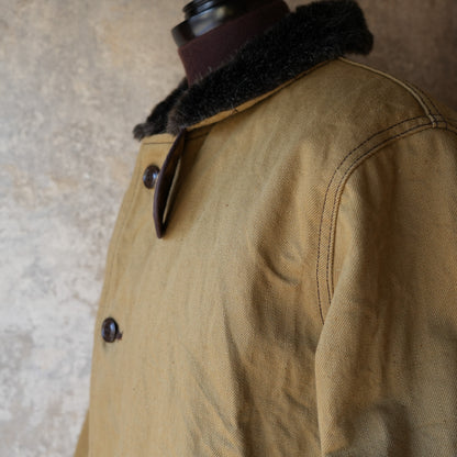 UES_915D-SH_11_2_ショート丈デッキジャケット_キャメル