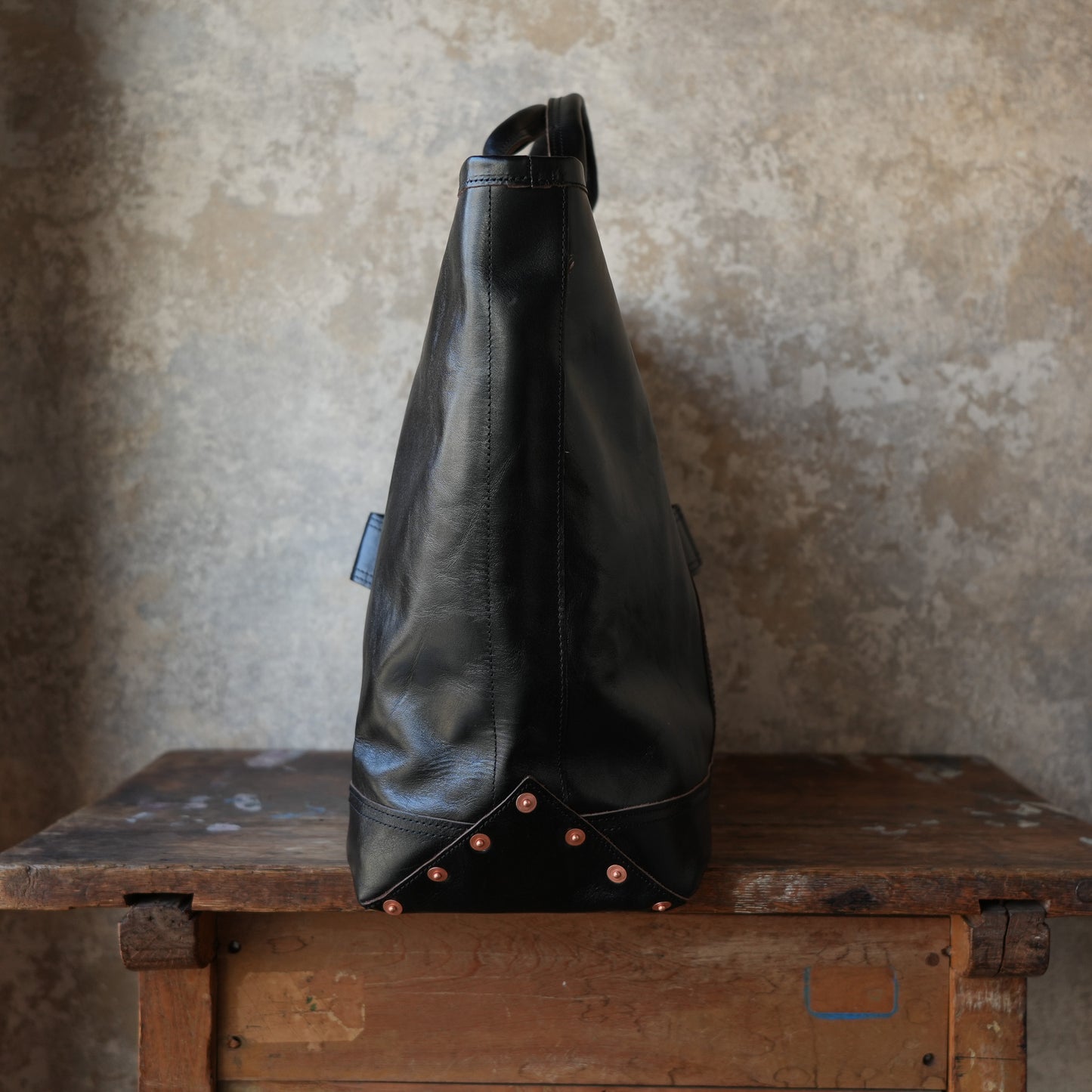 INCEPTION_IPHSB-19_HORSE HIDE COAL BAG (LARGE) _Black 