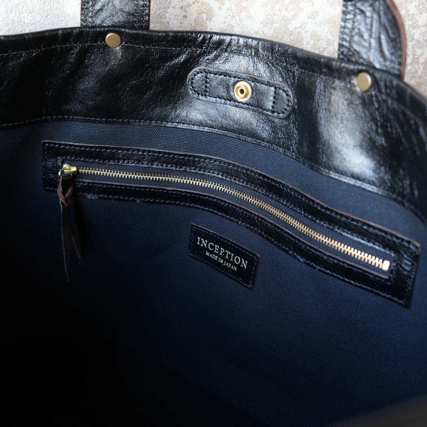 INCEPTION_IPHSB-19_HORSE HIDE COAL BAG (LARGE) _Black 