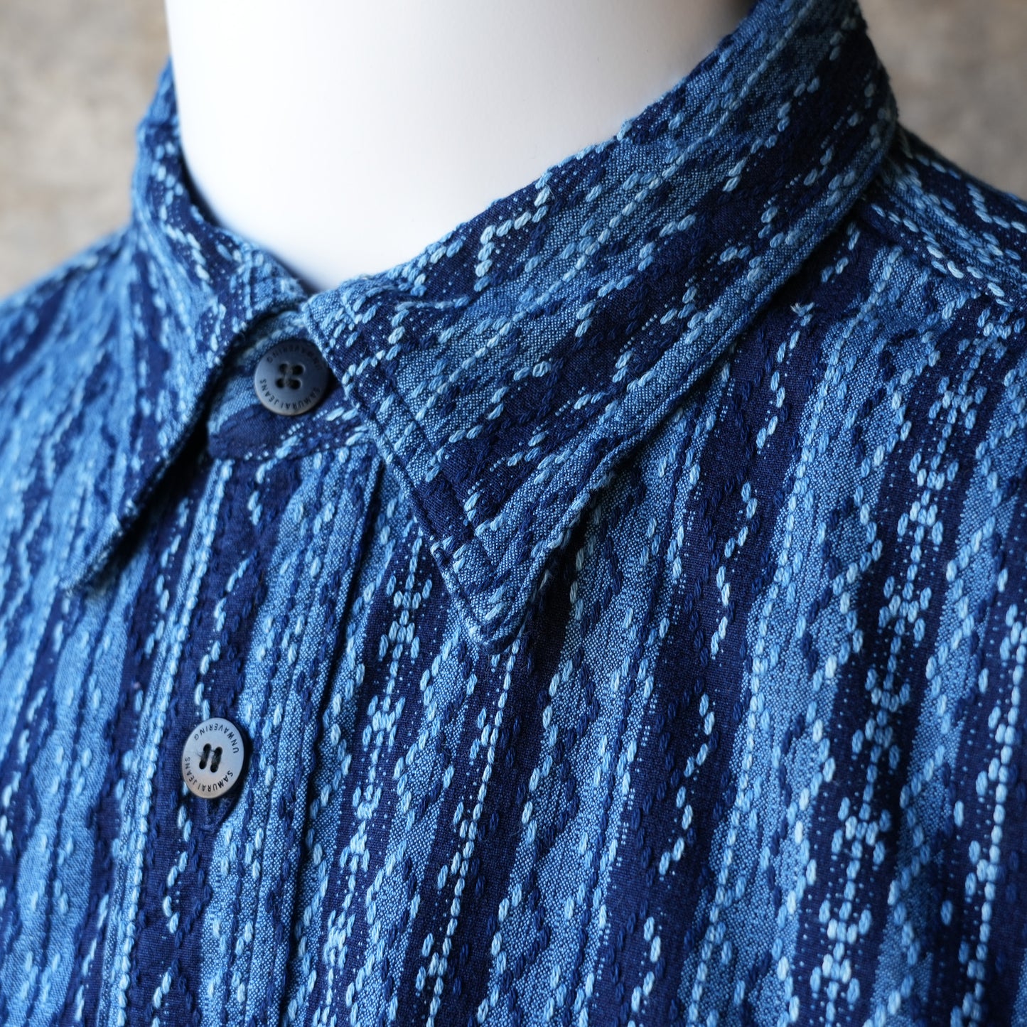 SAMURAIJEANS_SSS25-SKS_藍刺し子ストライプシャツ