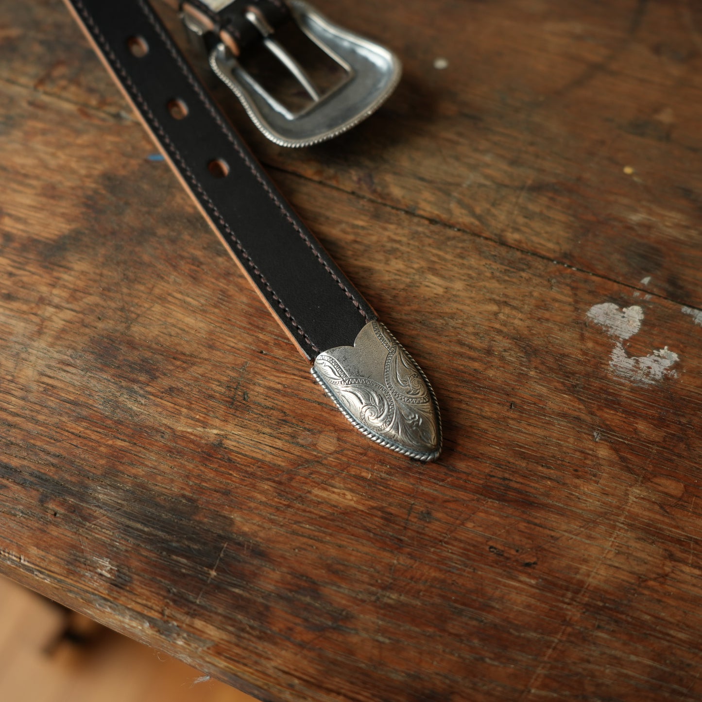 VINTAGE WORKS_DH5746_CHASIN_Western buckle and concho design