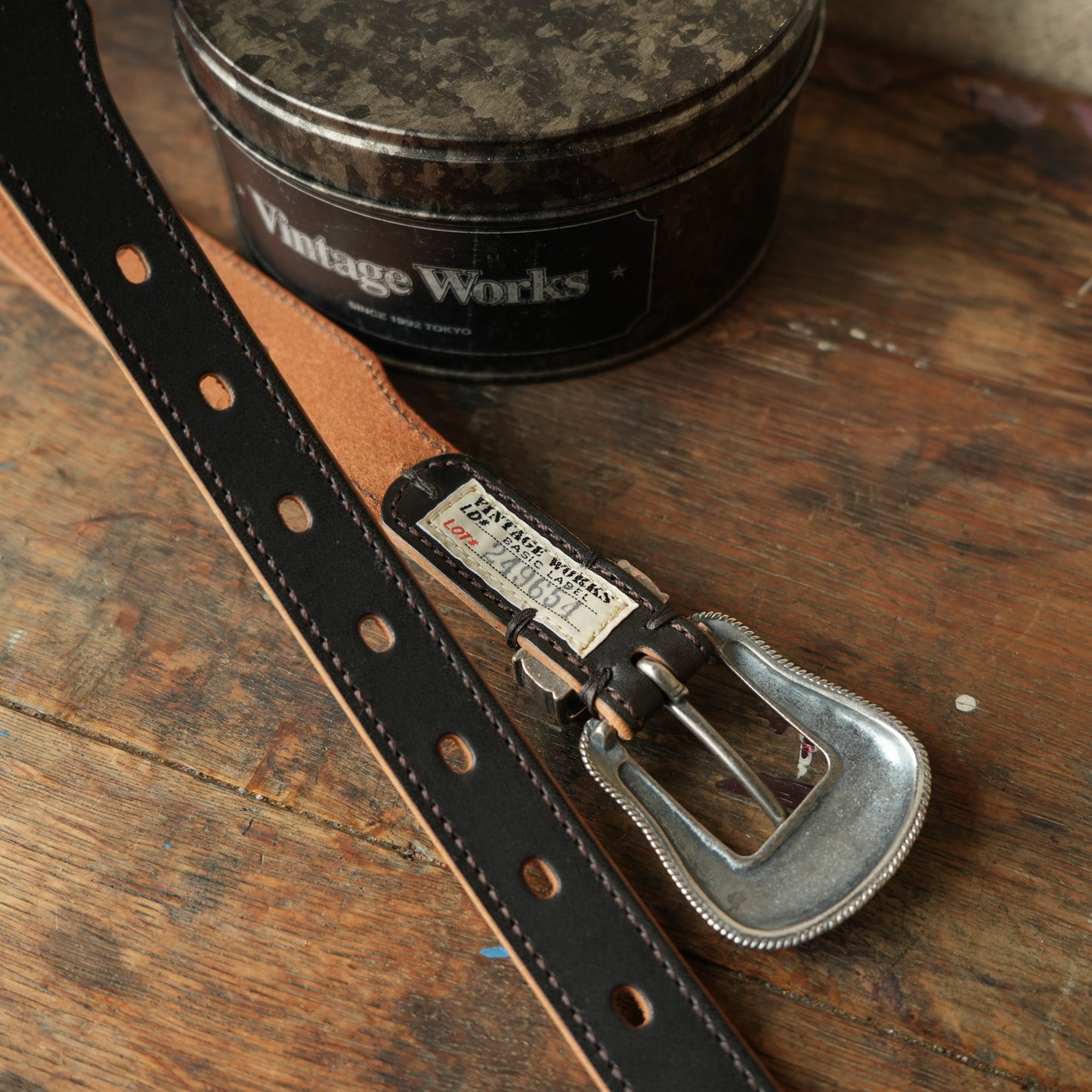 VINTAGE WORKS_DH5746_CHASIN_Western buckle and concho design