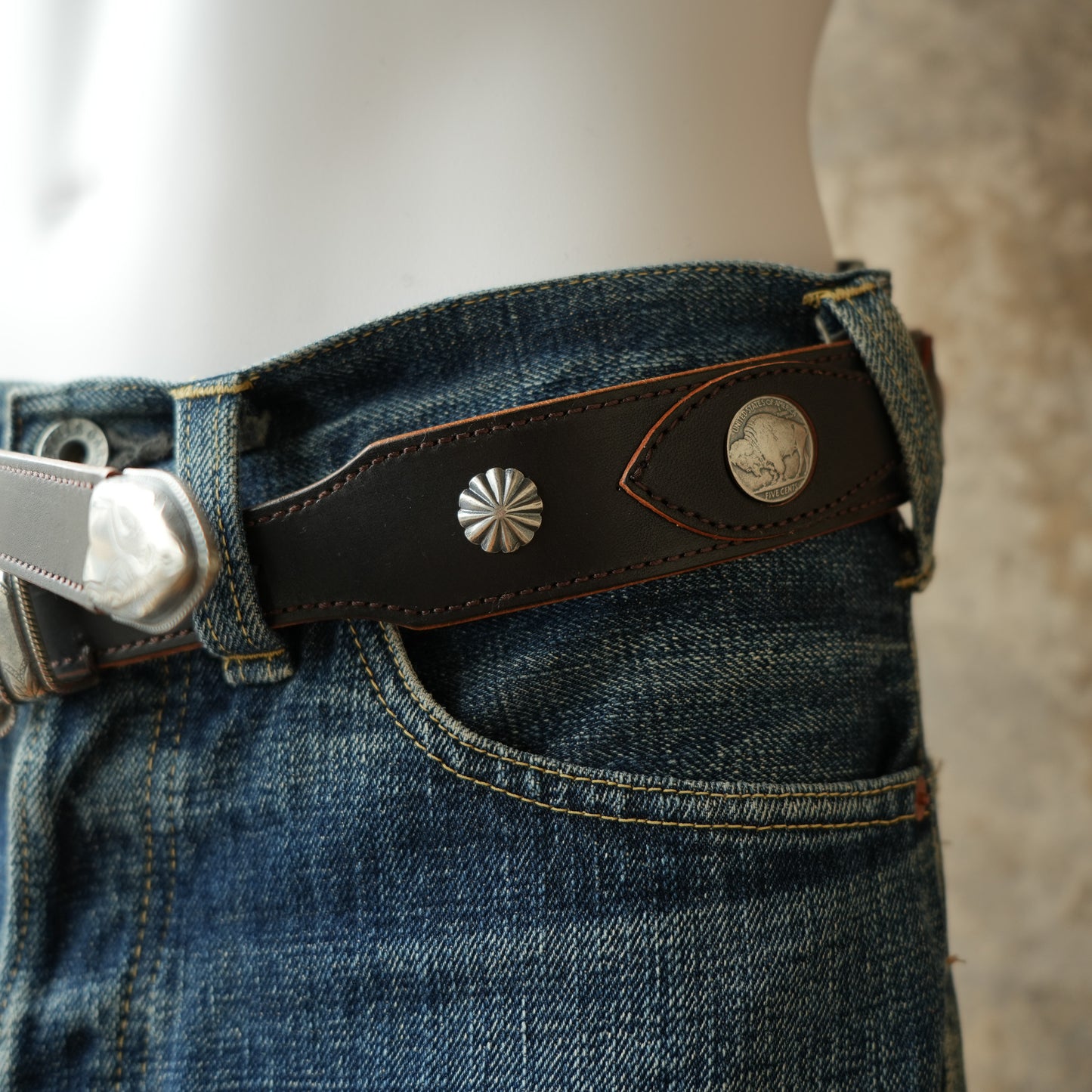 VINTAGE WORKS_DH5746_CHASIN_Western buckle and concho design