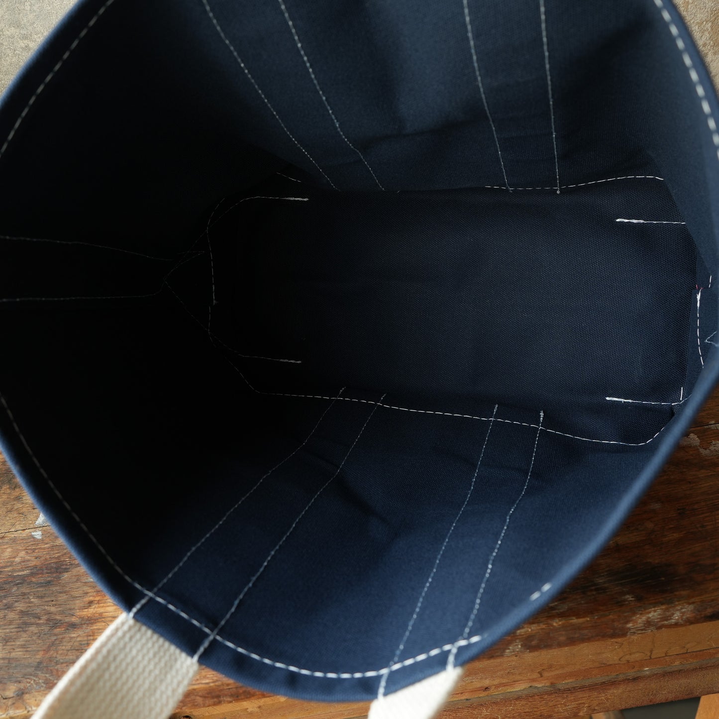 WORKERS_Deluxe Tote Bag_Navy Body x Red Handle