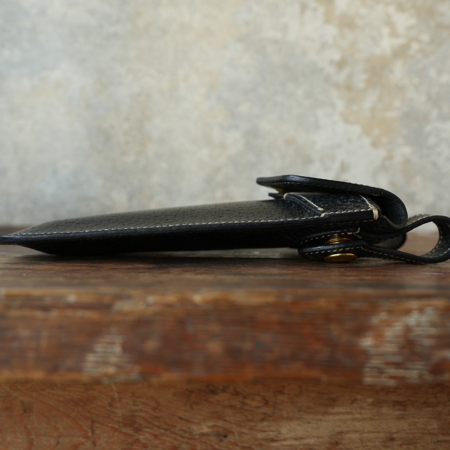SpiralDance_Mobile holster_Wild Boar Leather_Black