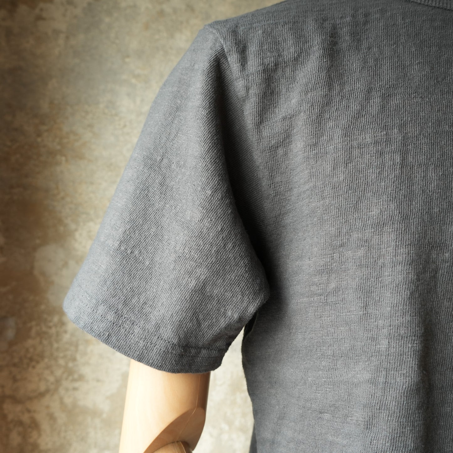 UES_652321_NV_1_8 Slab Nep Kurzarm-T-Shirt_Steel Gray