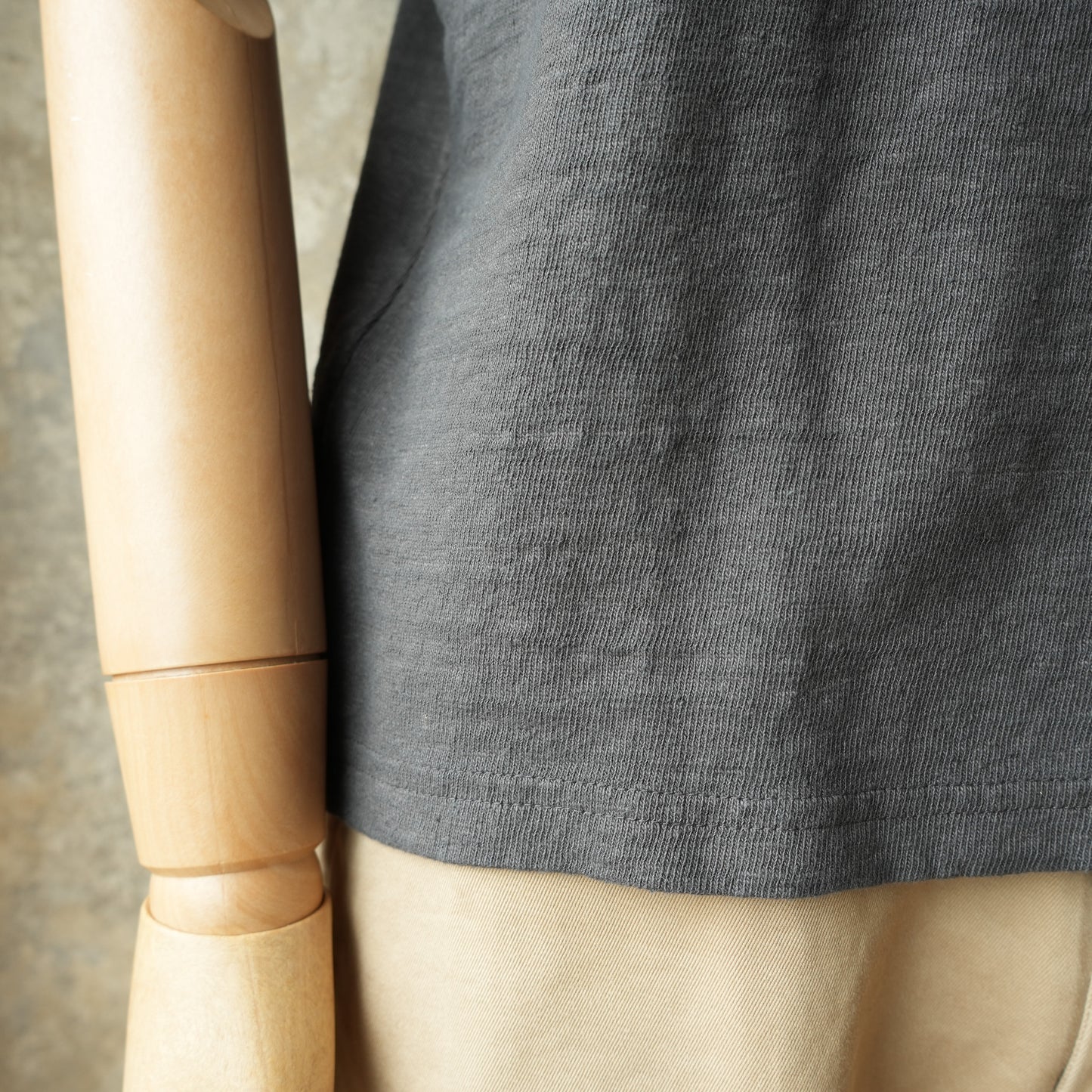 UES_652321_NV_1_8 Slab Nep Kurzarm-T-Shirt_Steel Gray