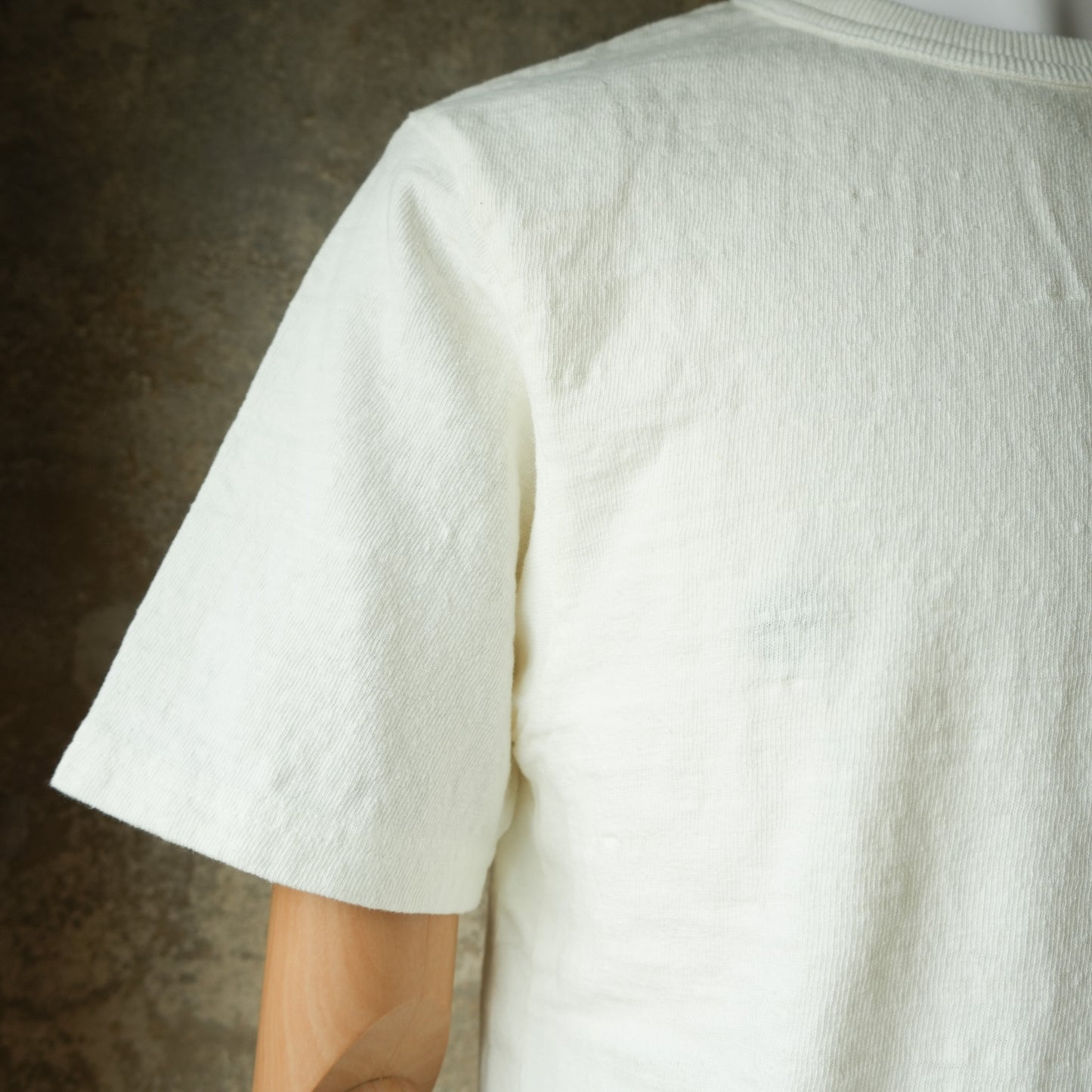 UES_652321_01_1_Slub-Nep T-Shirt mit kurzen Ärmeln_Weiß