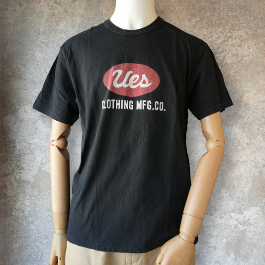 UES_652501_04_2_UES Logo T-shirt_BLACK