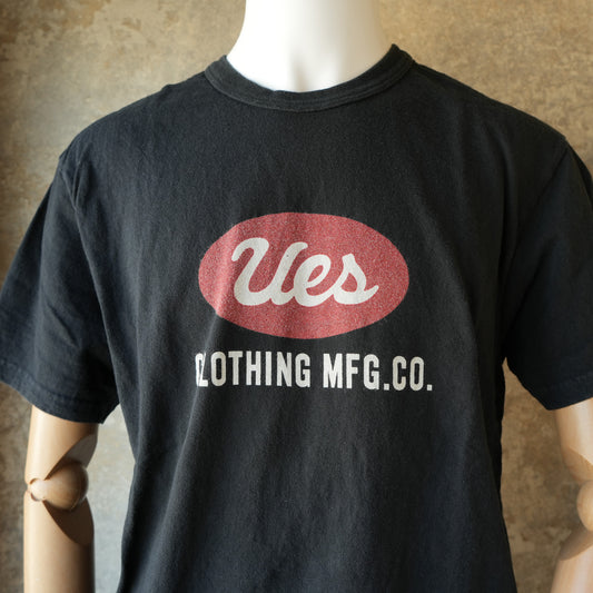 UES_652501_04_2_UES Logo T-shirt_BLACK