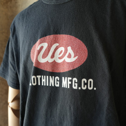 UES_652501_04_2_UES Logo T-shirt_BLACK