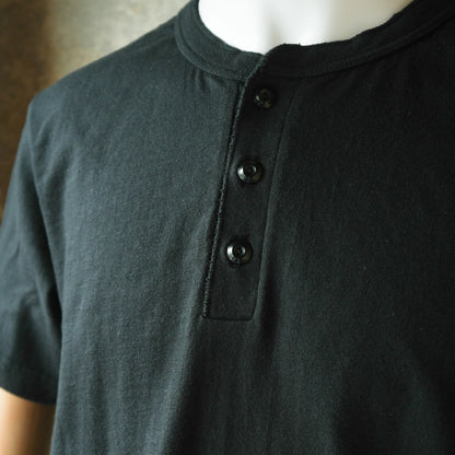 UES_66RR_04_1_ラマヤーナ ヘンリーネックTシャツ_Black