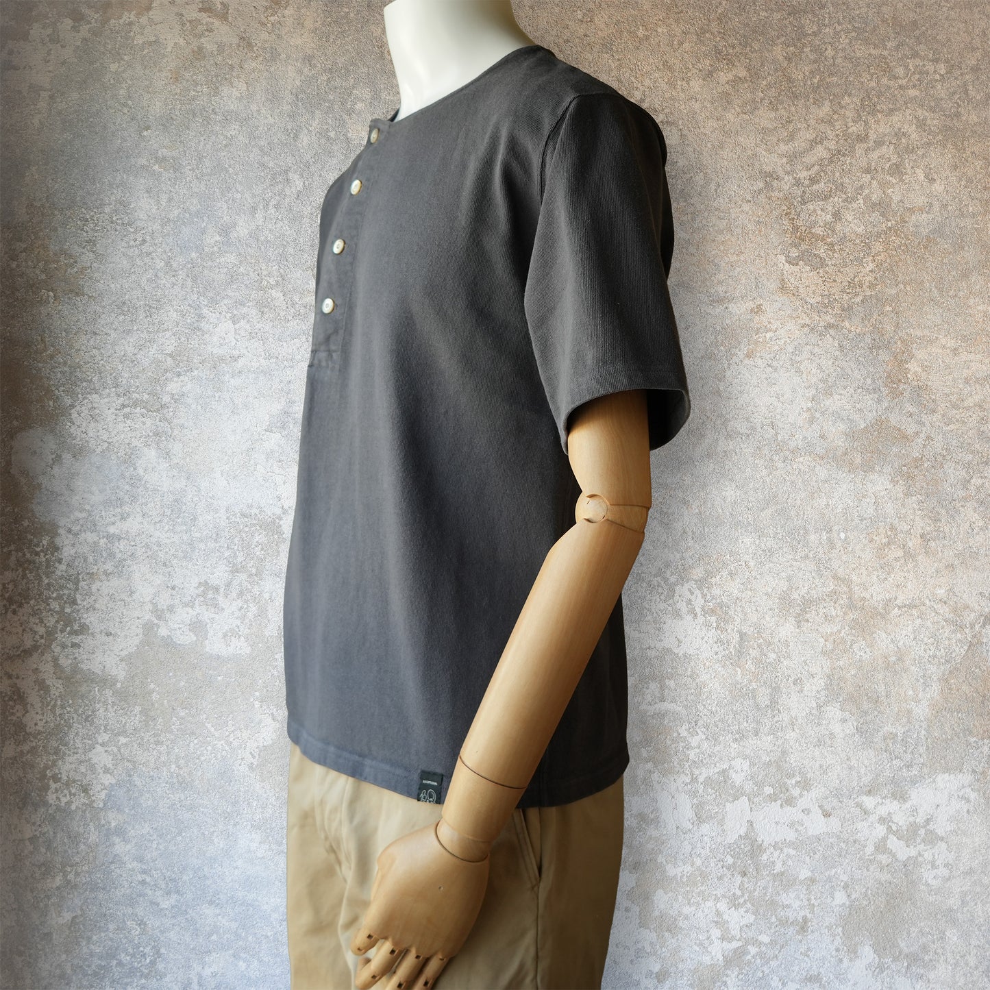 PREQUEL_C1016 Stiff Cotton Henley T-shirt (Black) Henley T-shirt (Black)