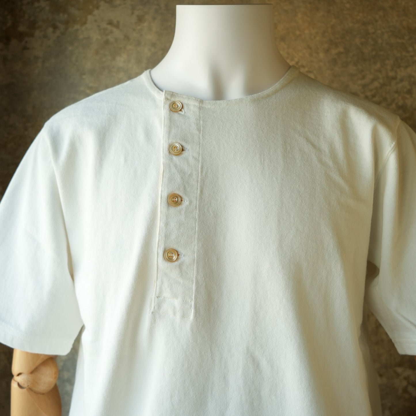 PREQUEL_C1016 Stiff Cotton Henley T-shirt (White) Henley T-shirt (White)