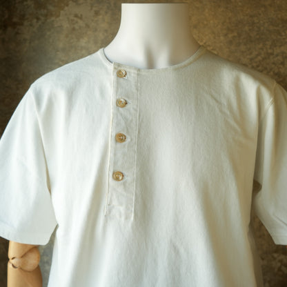 PREQUEL_C1016 Stiff Cotton Henley T-shirt (White) Henley T-shirt (White)