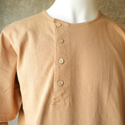 PREQUEL_C1016 Stiff Cotton Henley T-shirt (Brown)