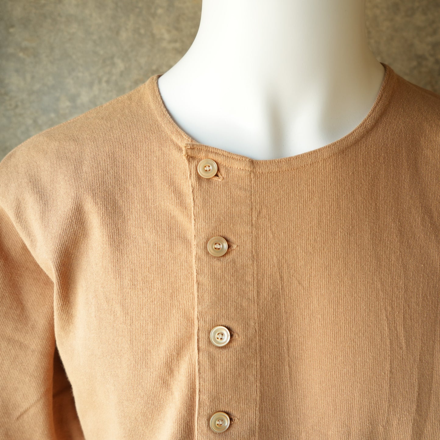 PREQUEL_C1016 Stiff Cotton Henley T-shirt (Brown)