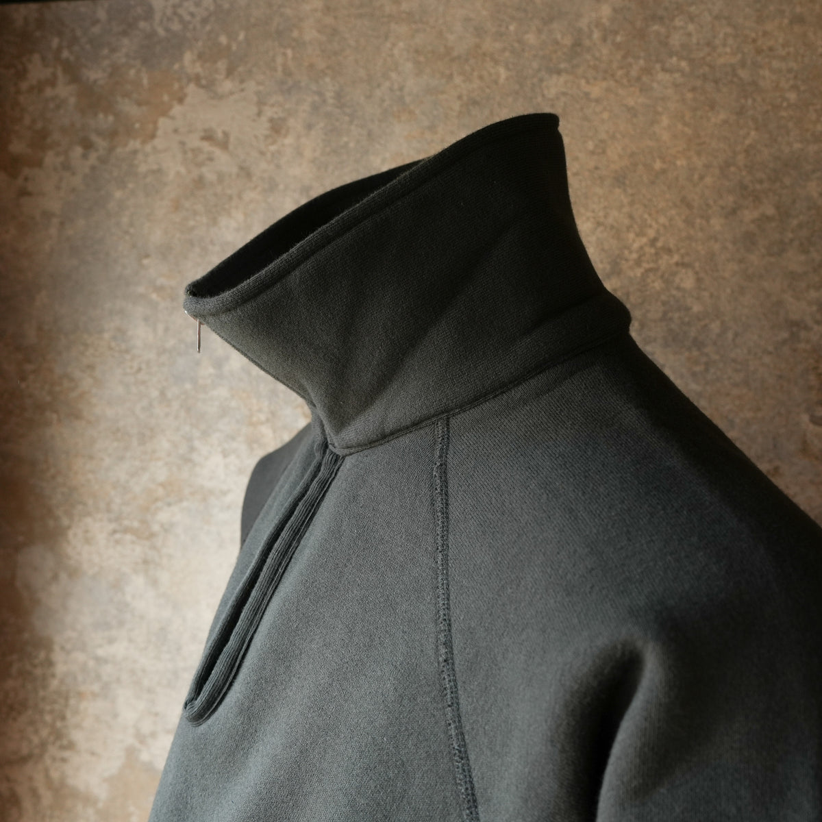 G&F Co._HALF-ZIP SWEATSHIRT_INK BLACK