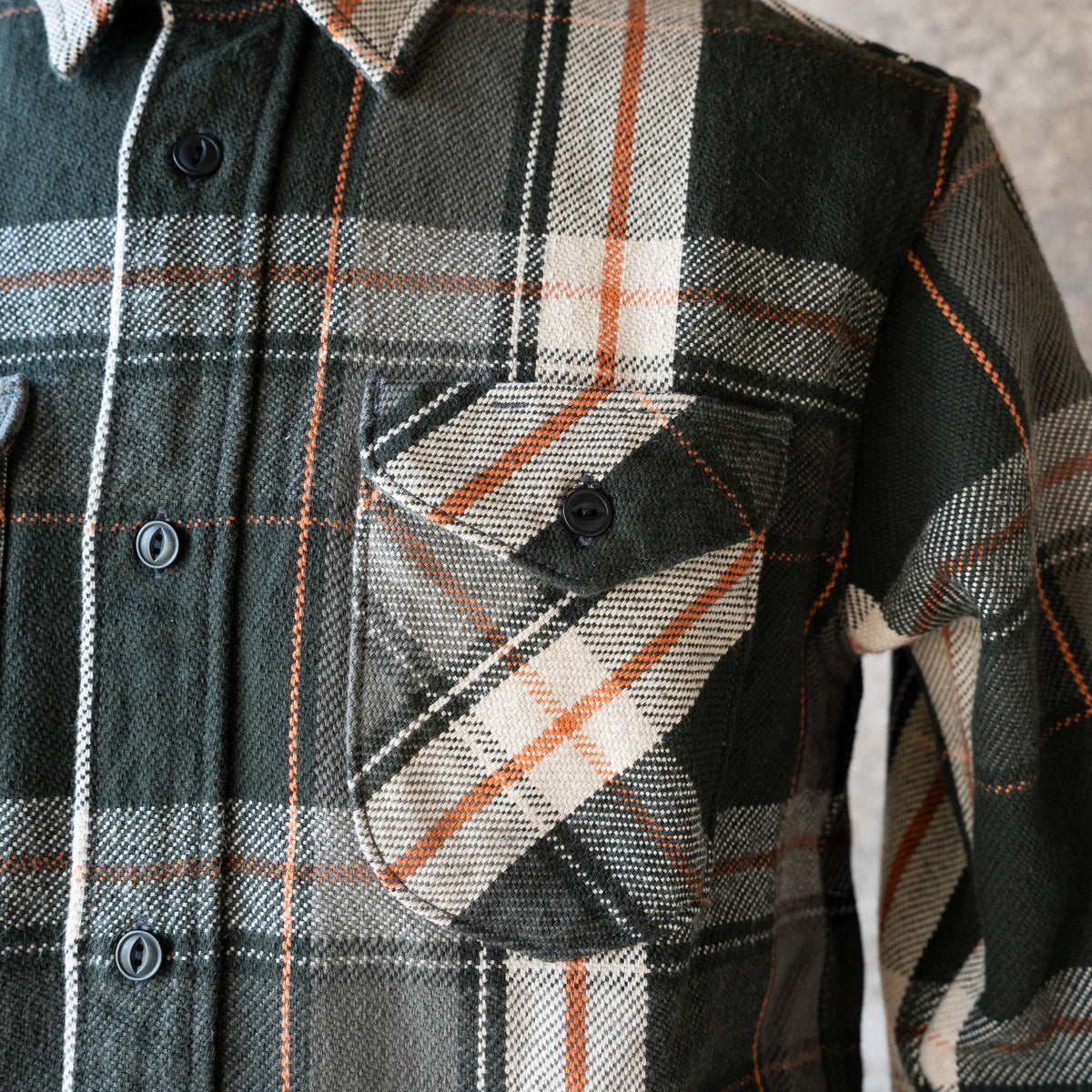 UES_502654_05_1_Heavy Flannel Shirt_Charcoal