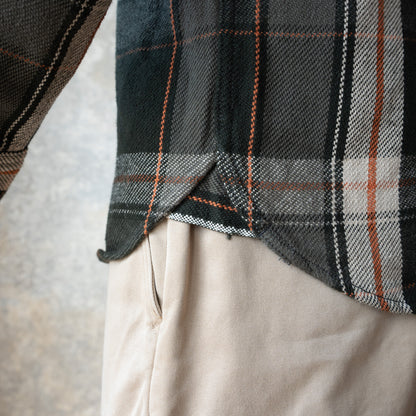 UES_502654_05_1_Heavy Flannel Shirt_Charcoal