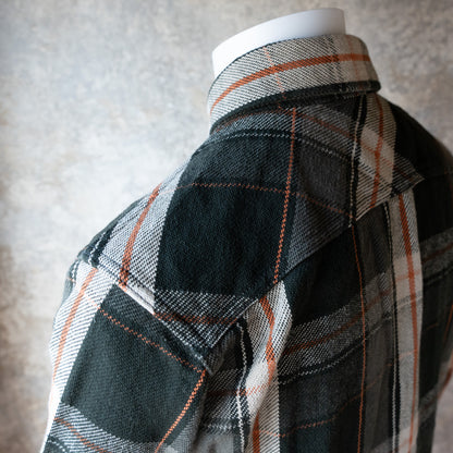 UES_502654_05_1_Heavy Flannel Shirt_Charcoal