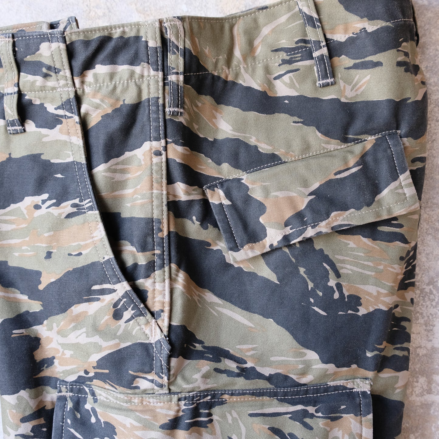 DELUXEWARE_DX100H_ARMY SHORT BOTTOM_TIGER CAMO