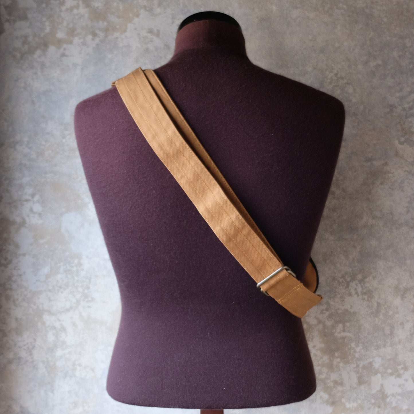 UES_WB-4_R_F_Body Bag_INDIGO