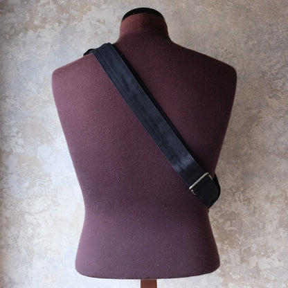 UES_WB-4_04_F_Body Bag_BLACK