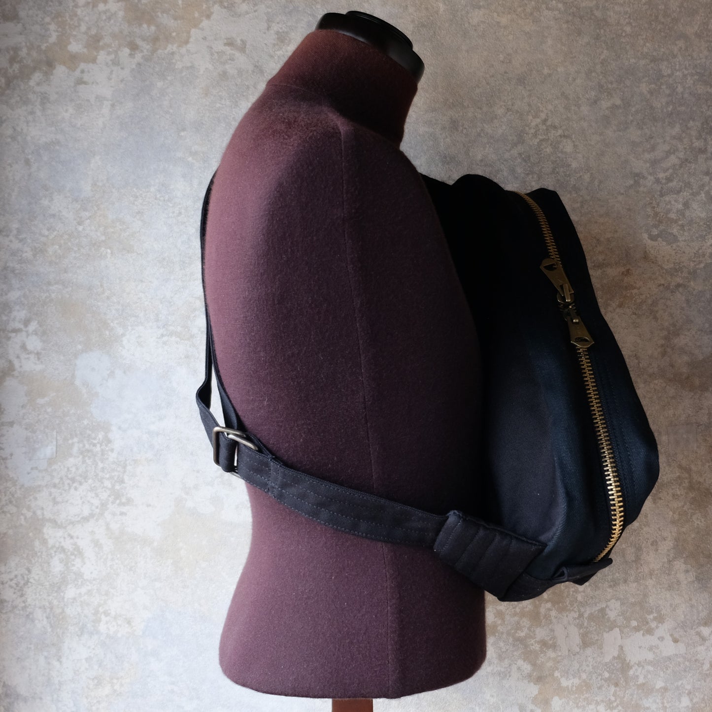 UES_WB-4_04_F_Body Bag_BLACK