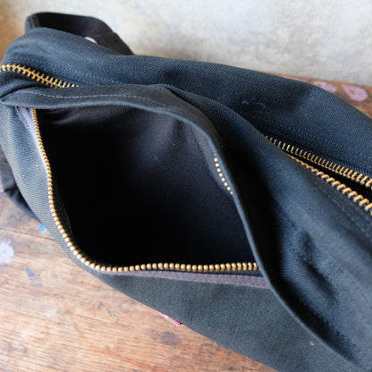 UES_WB-4_04_F_Body Bag_BLACK