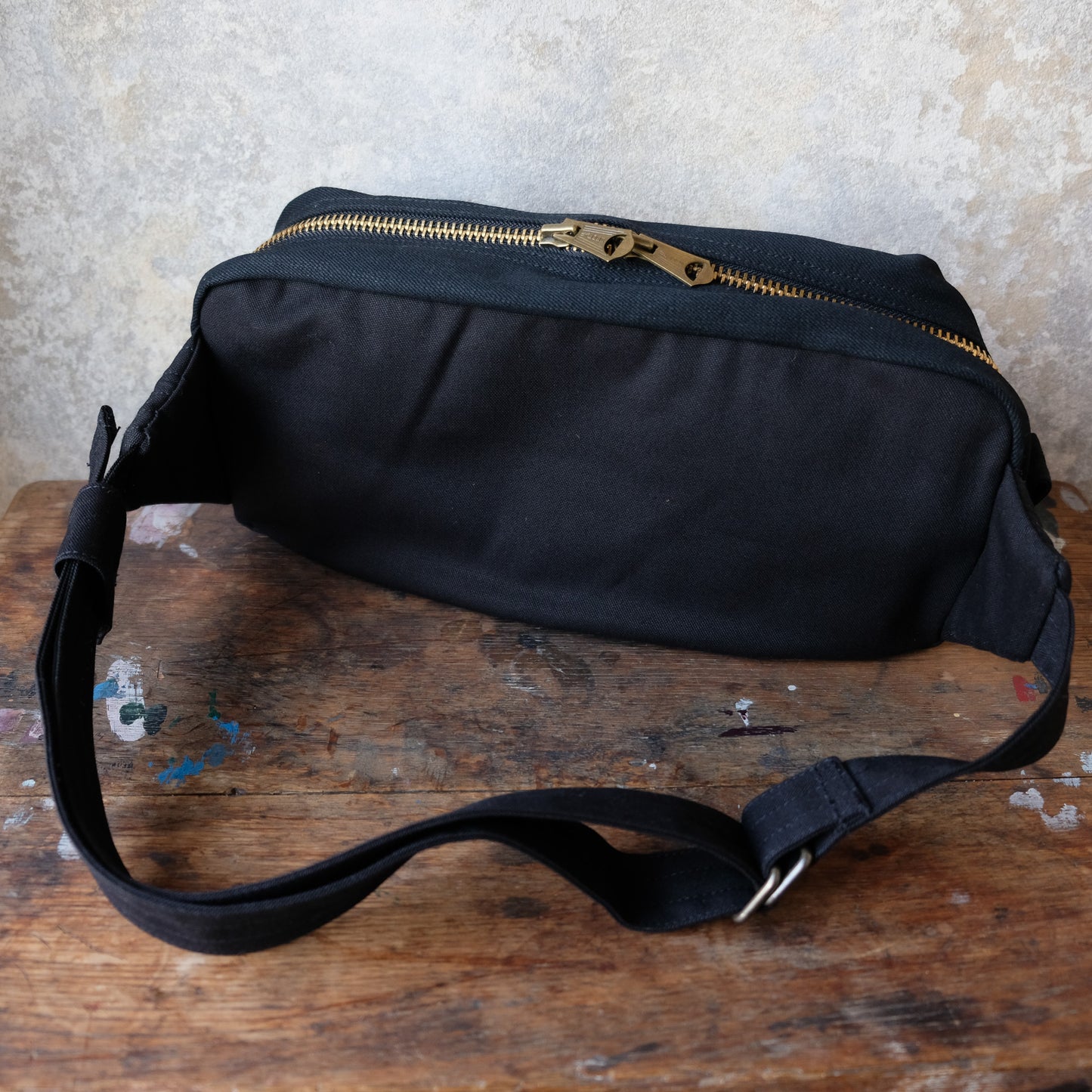 UES_WB-4_04_F_Body Bag_BLACK
